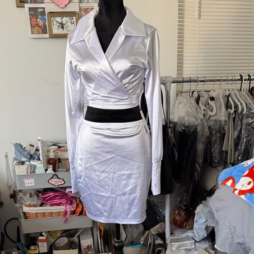 Chic White Satin Pencil Skirt Set